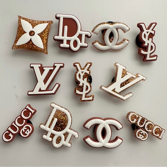 Accessories - 11 brown/gold glitter shoe charms